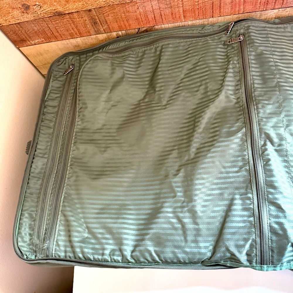 VTG 2241M3 Tumi Alpha 2 Wheeled Large Garment/Suitcase Travel Bag - Picture 13 of 16